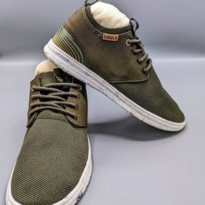 Women's casual sneaker with cork insole size 7 pre-owned in excellent  condition